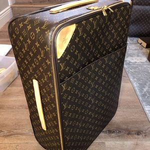 Largest size Louis Vuitton luggage Pegasus